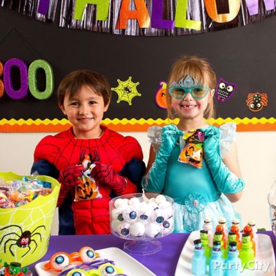 Halloween Class Favor Bar Idea