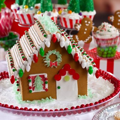 Snowy Gingerbread House Idea - Christmas Treats to Make 