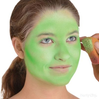 Apply green makeup